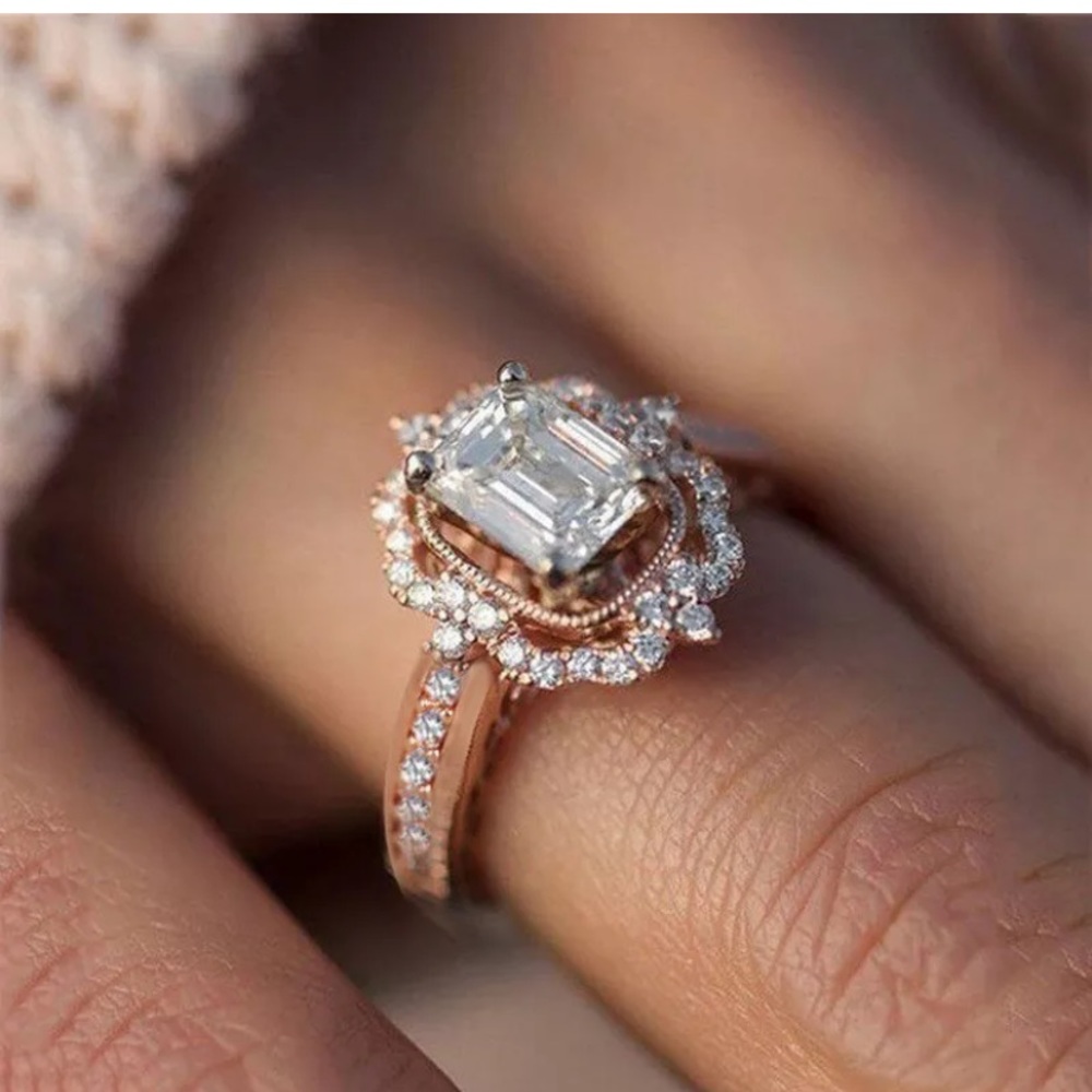 Women Ring Rose GoldFilled Emerald White Sapphire